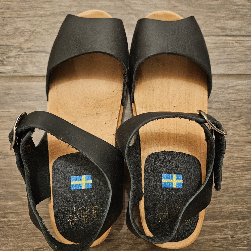 Sandals - Picture 2 of 2